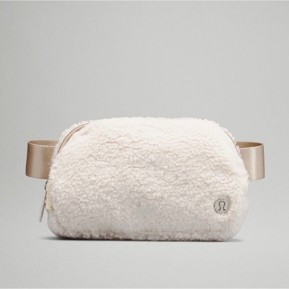 Lululemon • Everywhere Belt Bag Fleece - Picture 1 of 14